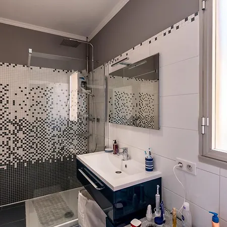 Standing Climatisé Vue Ajaccio (Corsica)